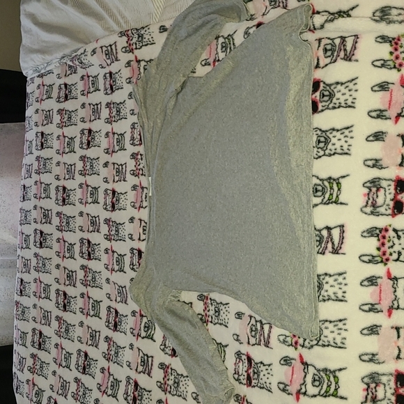 **NWOT** OLD NAVY OFF THE SHOULDER SHIRT - SIZE XL RUNS SMALL - Picture 1 of 3